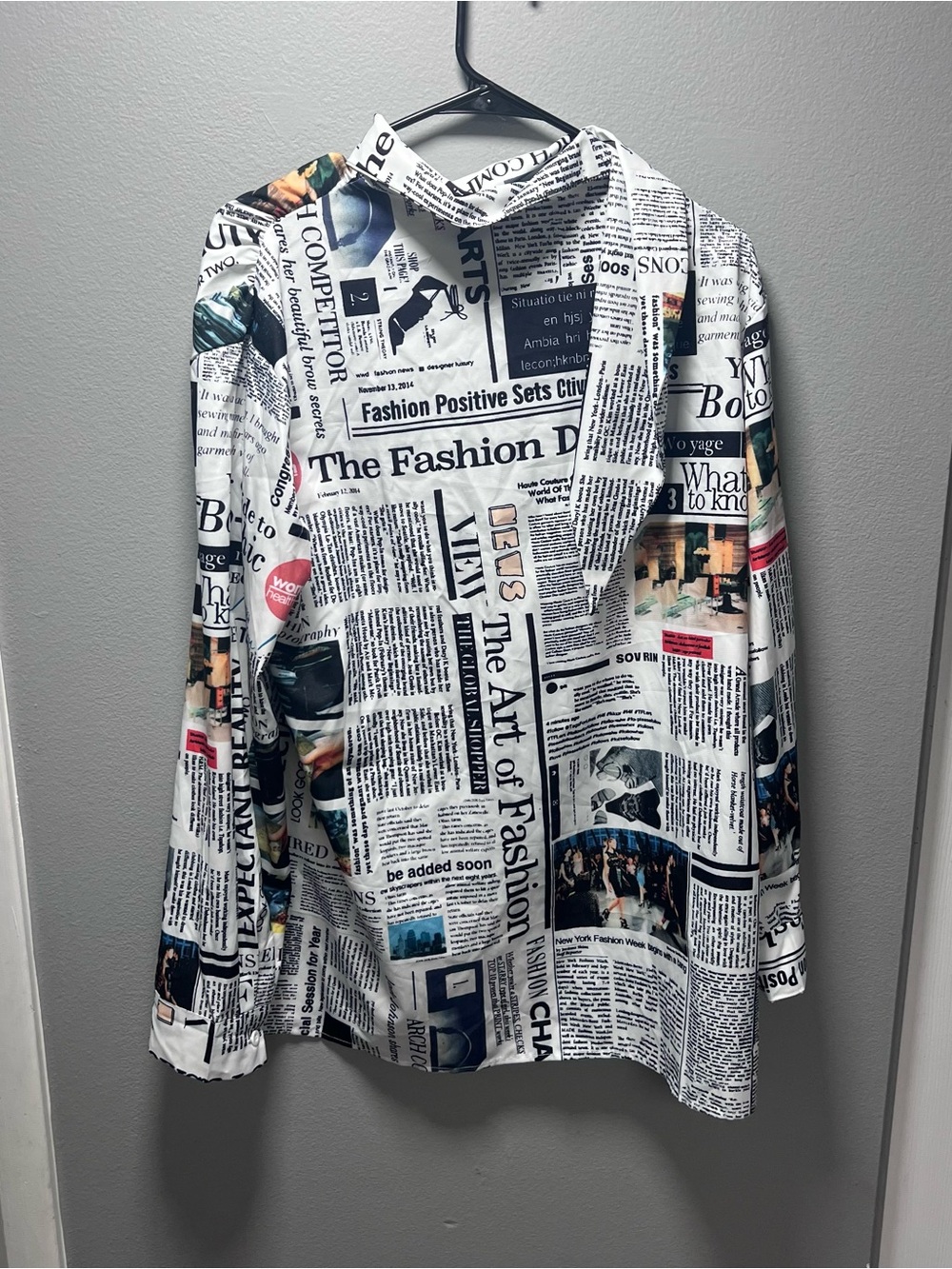 Women’s Newspaper Print Long-Sleeve Shirt - White/Black Button Down Size L